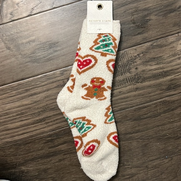 Altar’d State 🎁 Christmas Cozy Socks gingerbread, trees and hearts NWT - Picture 2 of 3